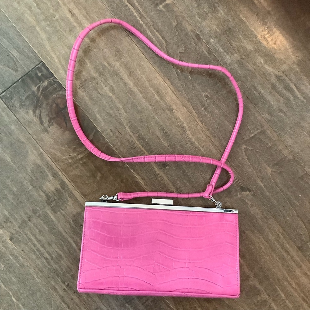 NWOT Elegant Pink Crocodile-Embossed Wristlet